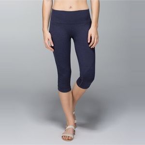 Lululemon In the Flow Capri Heathered Deep Coal